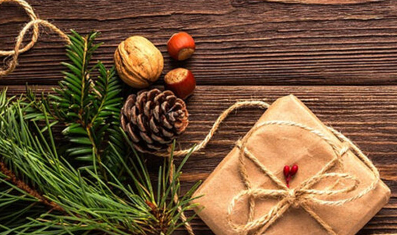 6 Ways to Save Money on Holiday Decorating